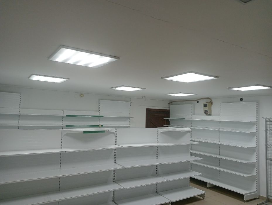 Продаю холодильник и ветрины