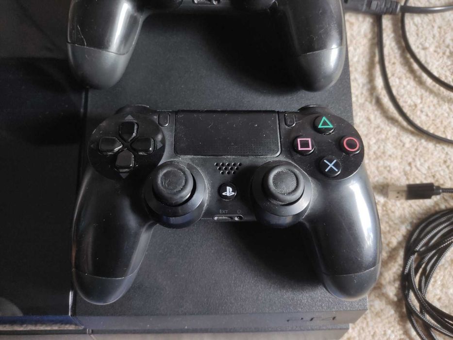 Перфектен Playstation 4 с фърмуер 9.0
