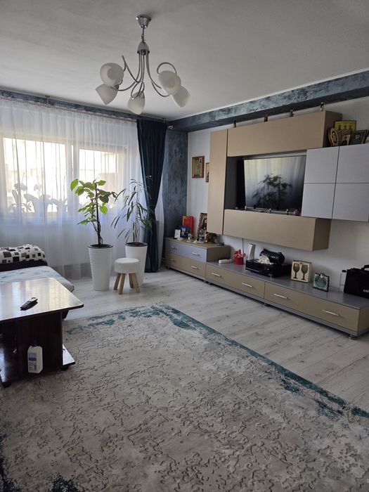 Apartament 3 camere zona ,,Primarie''