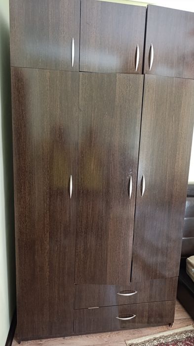 Шкаф для одежды с полками