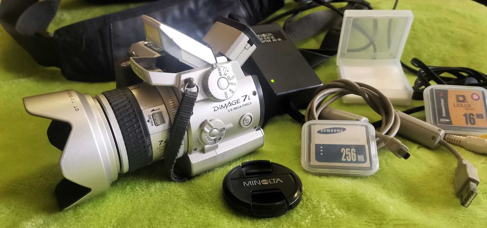 Minolta Konica DiMAGE 7i 5MP Digital Camera + Оригинална чанта