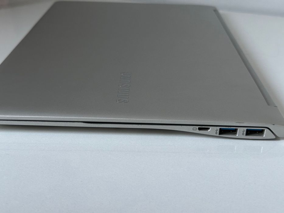 СРОЧНО ПРОДАМ Ноутбук Samsung Series 9 NP900X4D