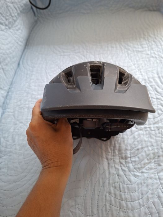 Продавам каска specialized shuffle LED SB MIPS SMK