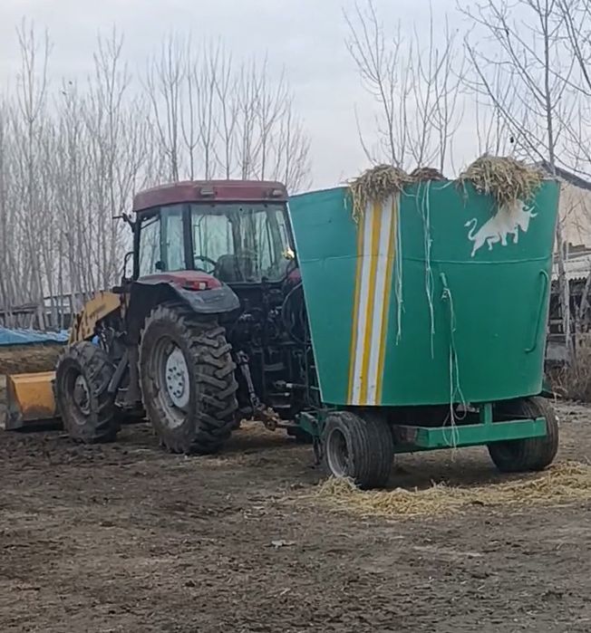 Миксир кармавой кормараздачик 10 кубали