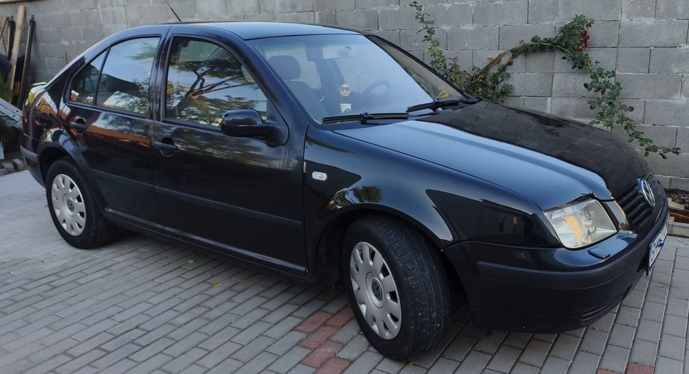 VOLKSWAGEN Bora