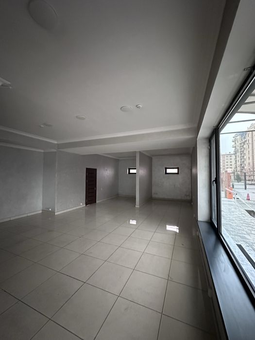 Сдам помещение на первом этаже вдоль дороги,ул Нукус Мукими, PIRAMIT