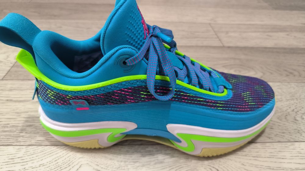 Продам оригинальные кроссовки Nike Jordan DN