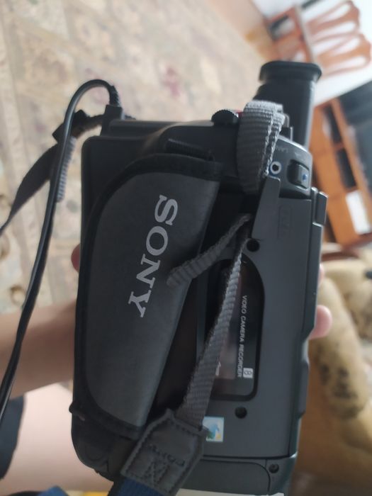 Продам видео камеру Sony