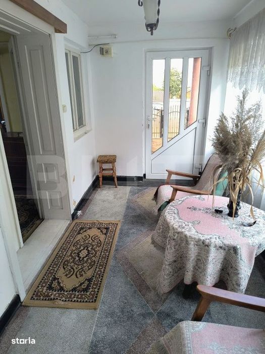 Casa mare de vanzare in centrul localitatii Cuzdrioara