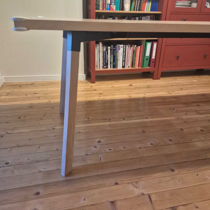 Продавам трапезарна маса IKEA YPPERLIG 90x200