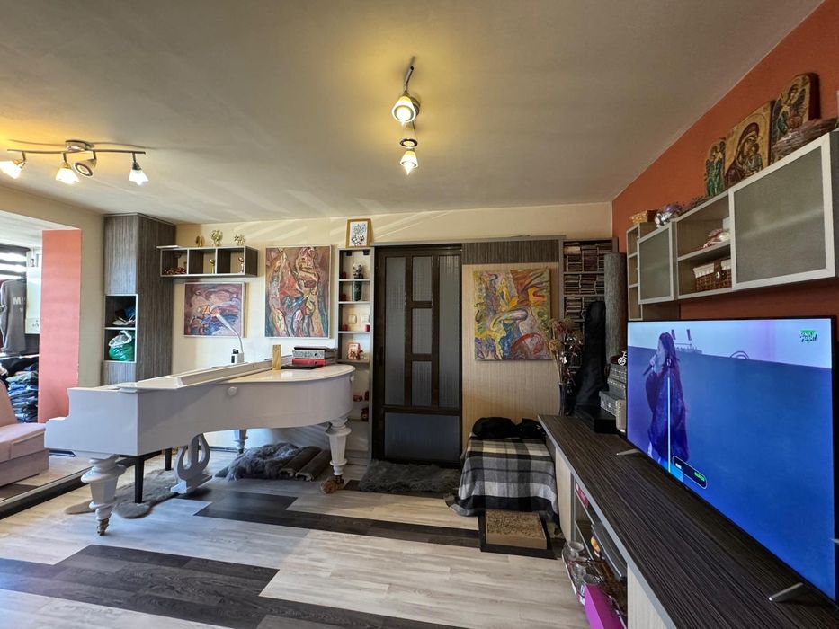 Vând urgent apartament cu 2 camere situat în zona centrală, Griviței.