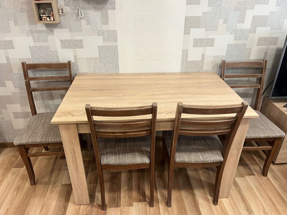 Холна маса с 4 стола