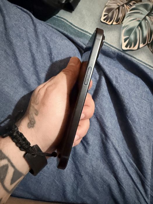 Продам iphone 15 128gb