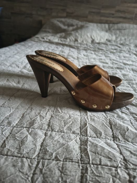 Продавам дървени сабо