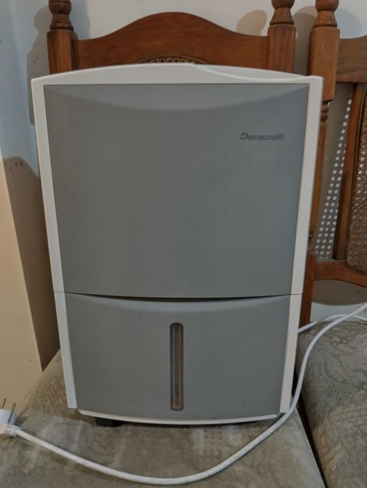 влагоабсорбатор Duracraft DD-TEC10E  бял и сив цвят.