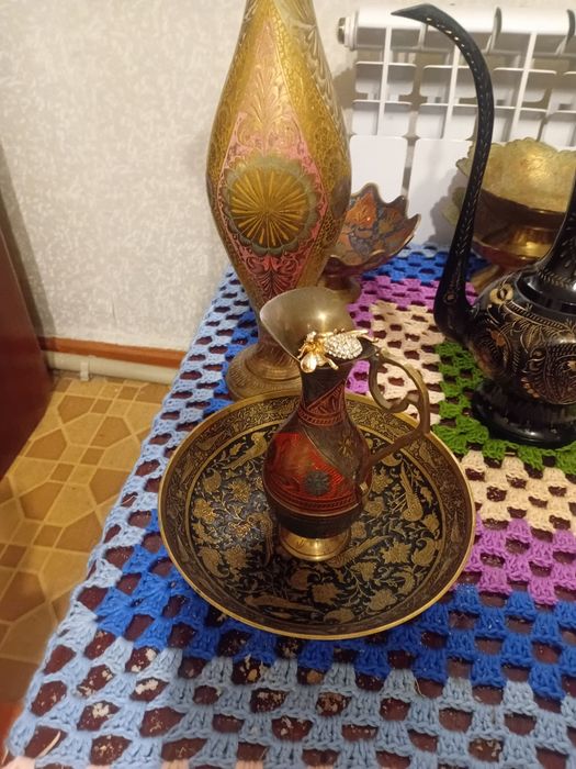 Латуные вазы тарелки