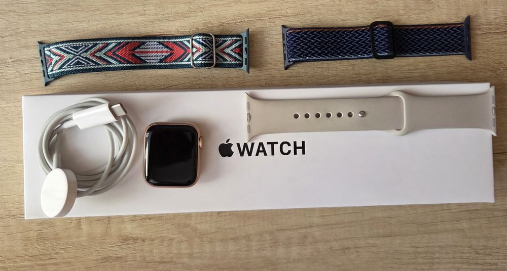 Apple Watch SE - Gold - 40mm - 87% Батерия