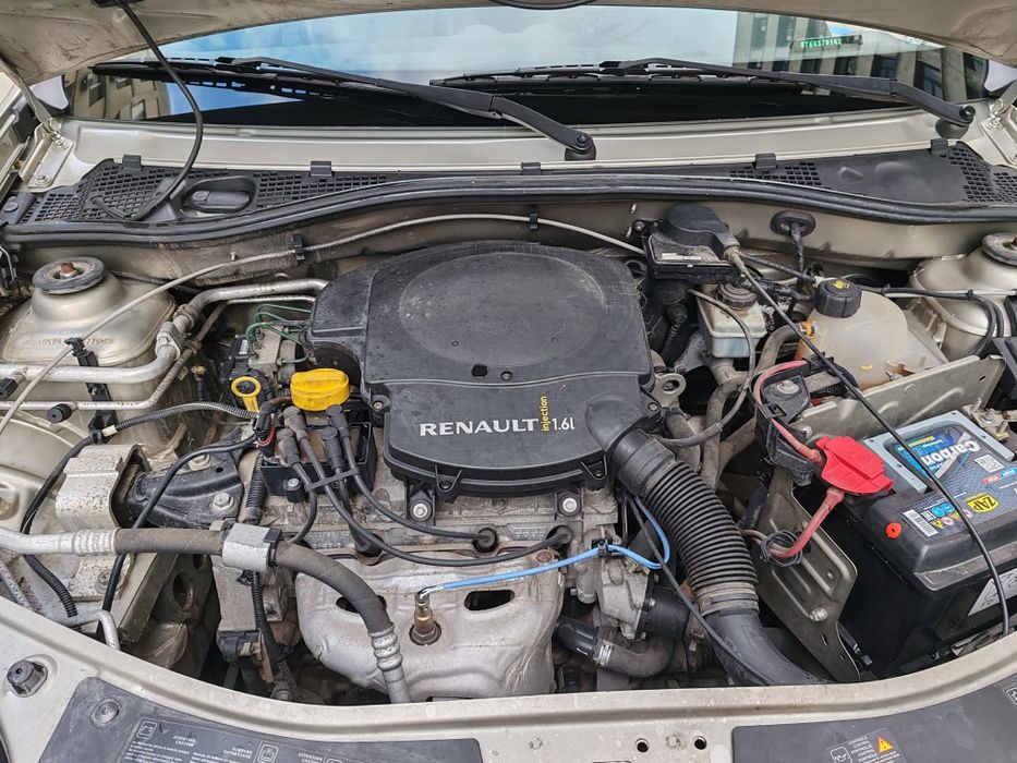 Dacia Sandero model 2011 - Motor 1.6 Benzina