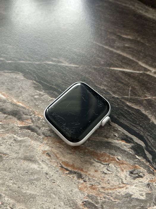 Apple Watch SE silver