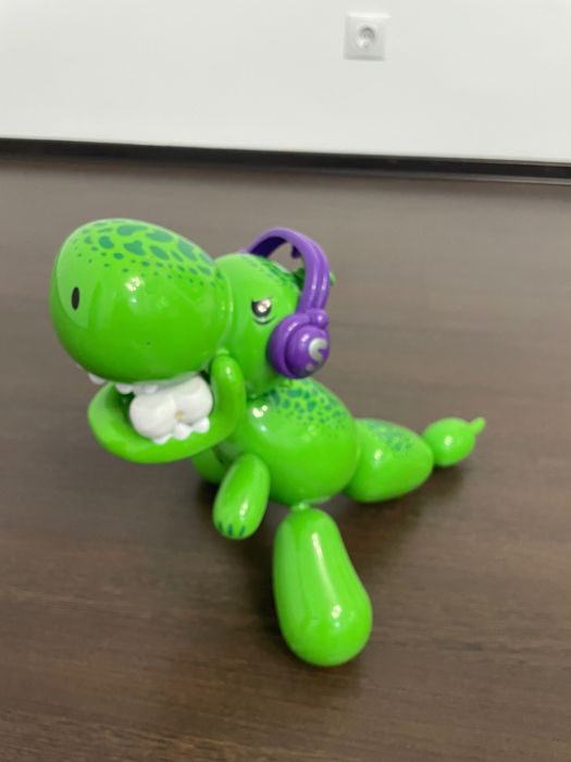 Robot electronic - jucărie interactiva - Squeakee Dino