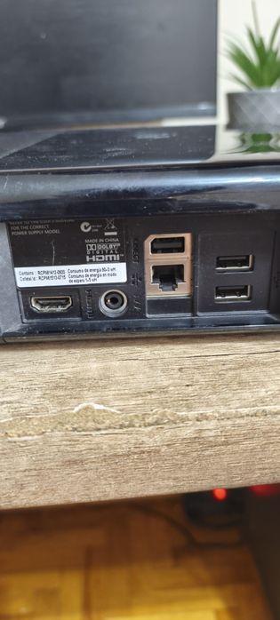 Vand XBOX 360 E cu 10 jocuri