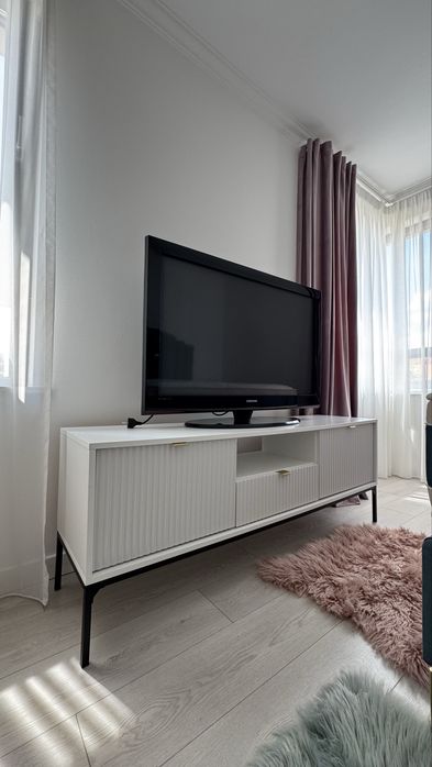 Apartament de închiriat – 2 camere, modern, parter, loc de parcare inclus – zona Lucian Blaga