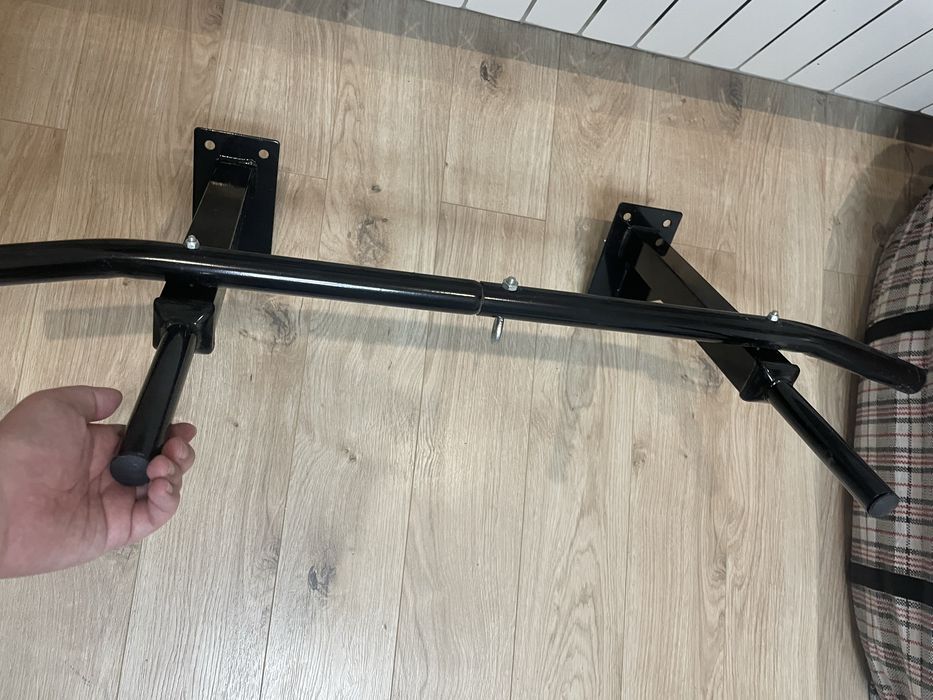 Турник настенный