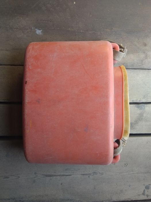 Продам Ёмкость с крышкой