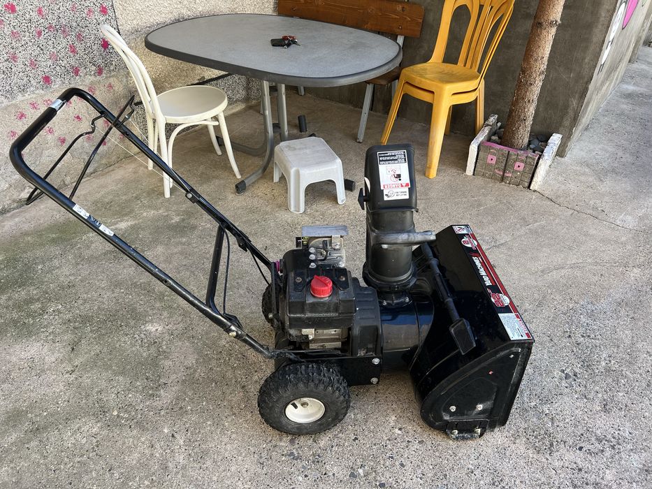 Продавам машина за сняг