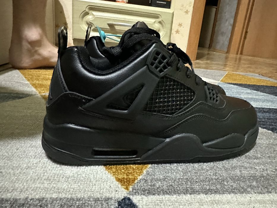 Jordan 4 black cat