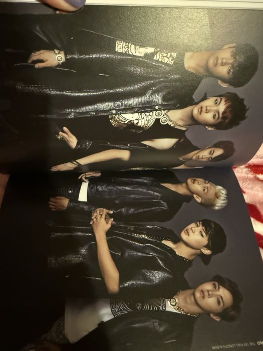 BTS официална книга