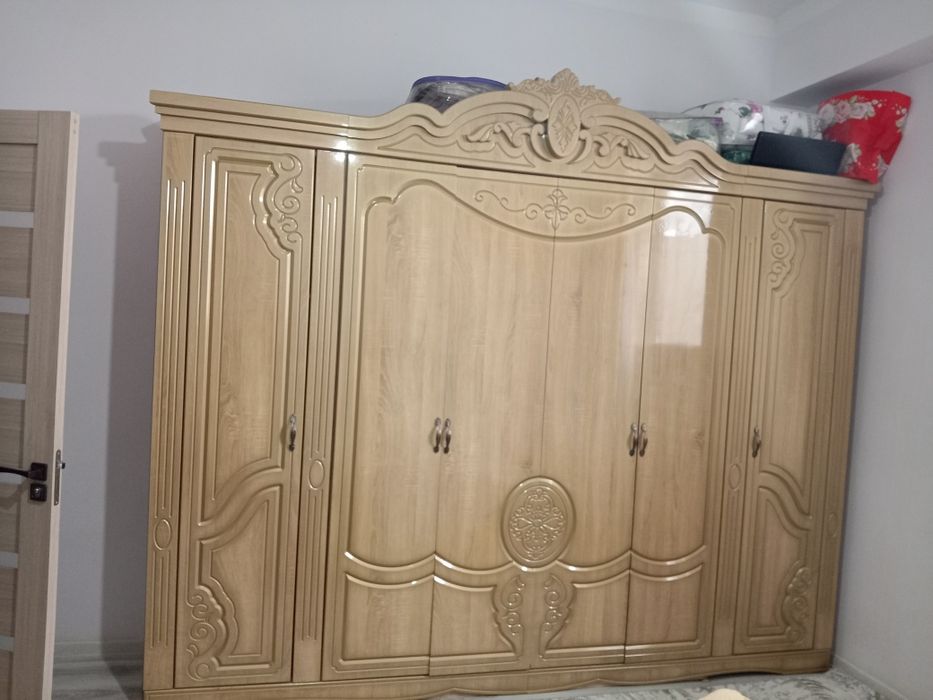 Продается почти новый спальный гарнитур