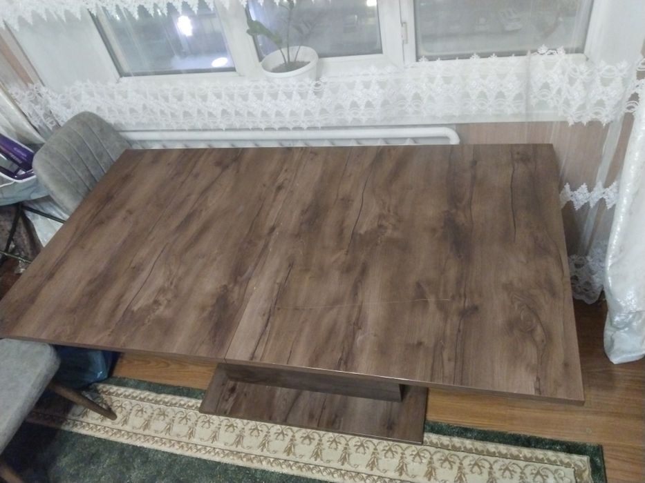 Гостинный стол со стульями