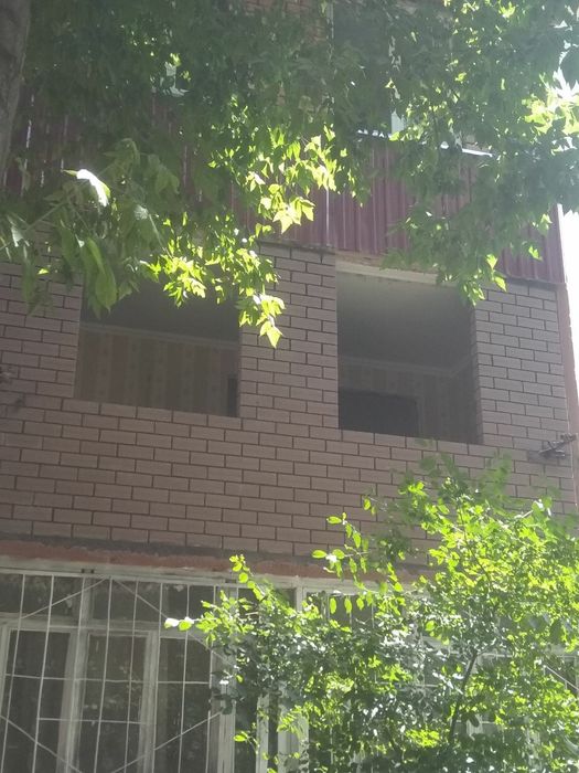 Кирпичная кладка на балконе аблесовечная и простой разница нет
