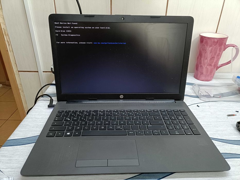 Laptop HP 15,6 Intel Celeron generatia 9 (N4000), 8 GB RAM DDR4, SSD 256GB, Baterie buna
