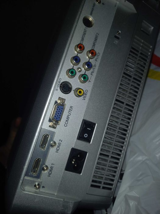 Проектор SANYO за домашно кино