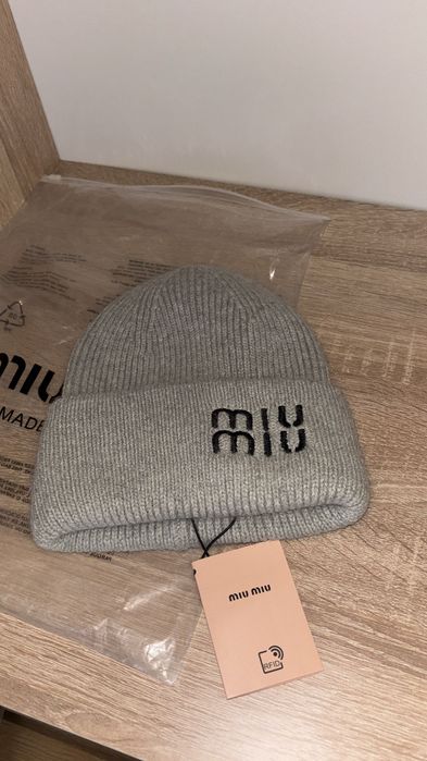 - fes Miu miu (lana 100%)