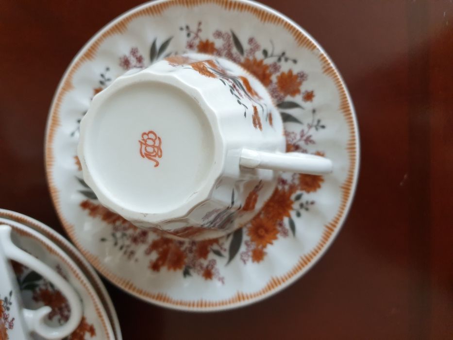 Сервиз (чайные пары)