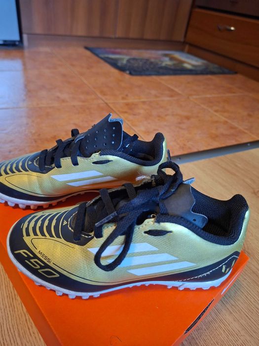 Детски футболни обувки/стоножки Футболни обувки F50 Club Messi