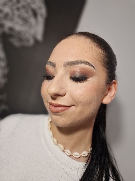 Servicii Make-Up – La mine sau la tine acasă!