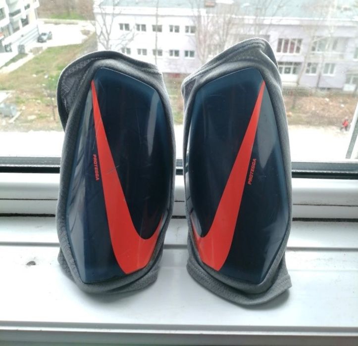 Продавам футболни кори с чорап Nike