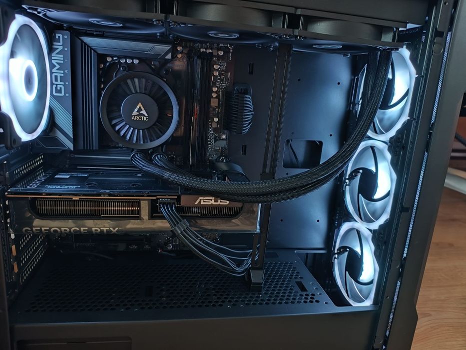 Vând PC Gaming AMD Ryzne 5 7600x +RTX 5060 +16gb DDR5