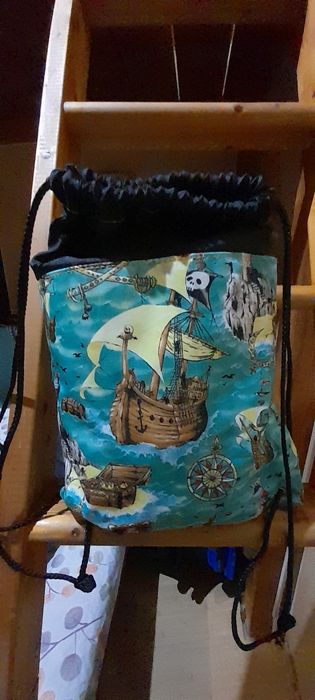 Rucsac cu design deosebit, nou