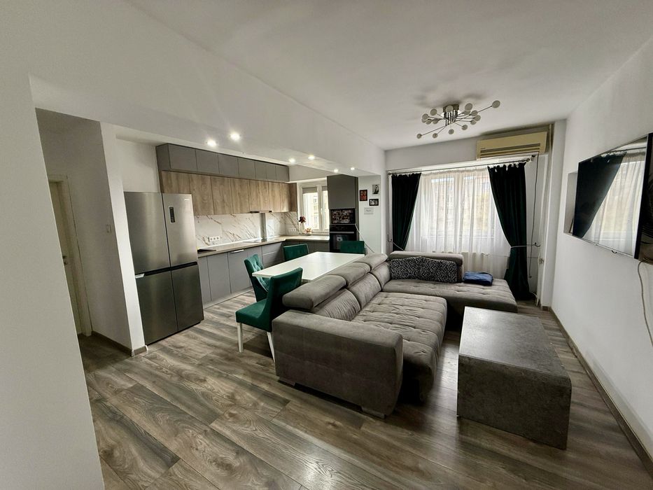 Vand apartament cu 3 camere, 80 mp utili, cu parcare
