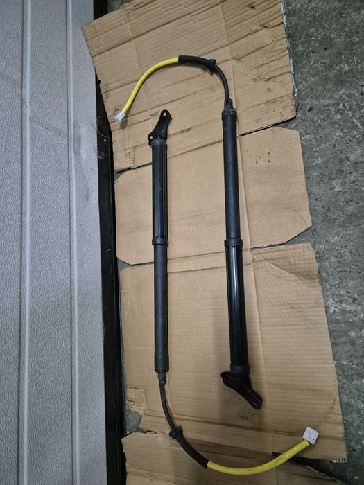 Amortizoare/Telescoape Haion Electrice Toyota Corolla E21 Break.