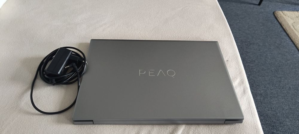 Vând laptot Peaq