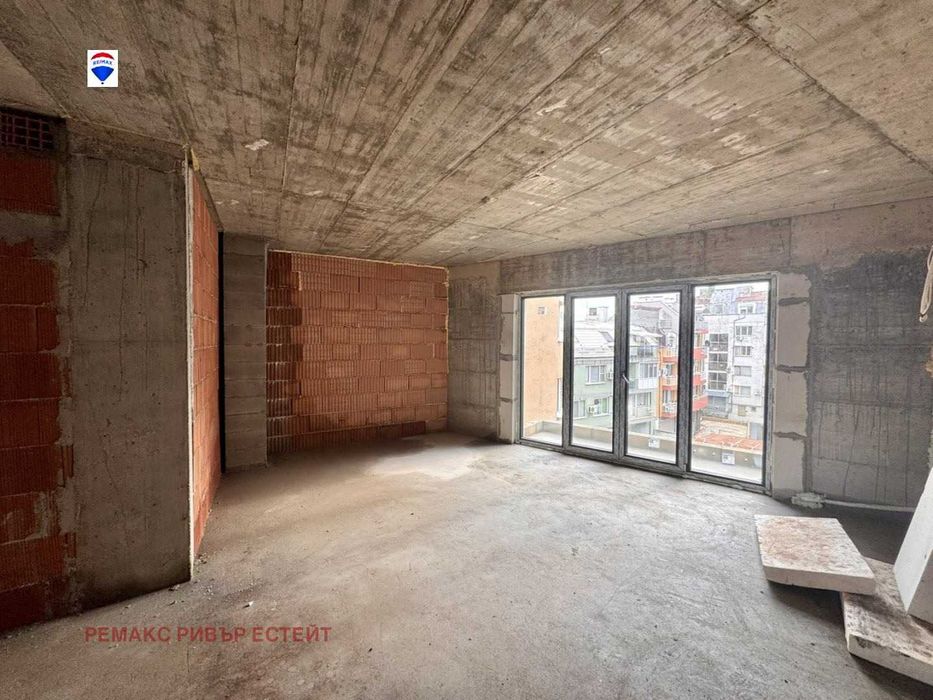 Продава се Тристаен апартамент в Русе, Център - 115 кв.м за 1521 €/кв.м - Снимка #5