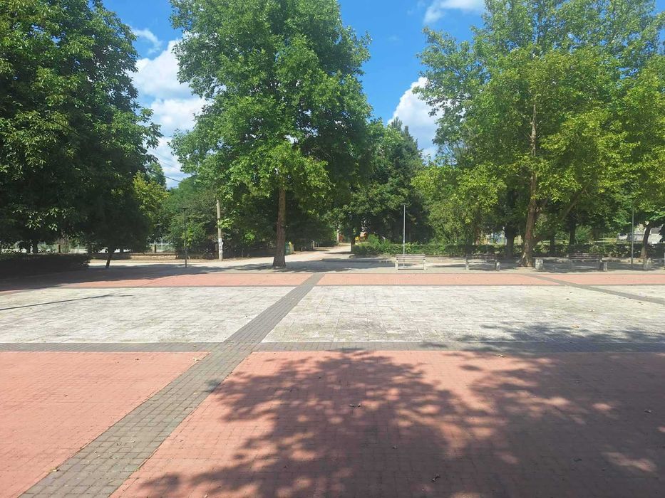 Парцел на главната улица в с.Козаревец