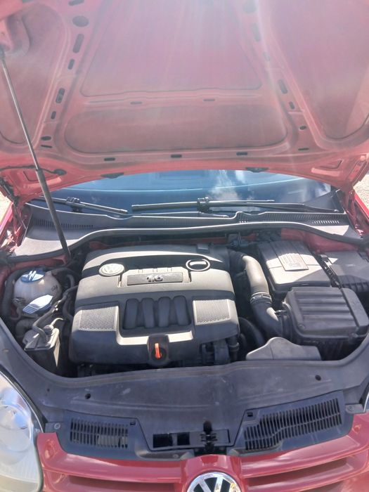 Vand VW Golf 5 1.6 benzina în 2 usi