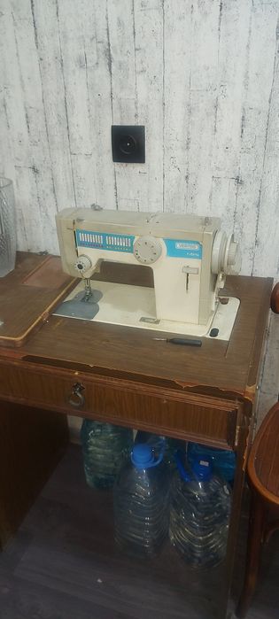 Машинка швейная б/у